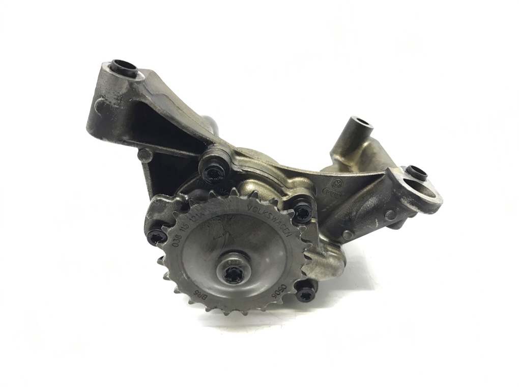 Насос масляный бу для Audi A3 8P 1.9 TDi, 2006 г.