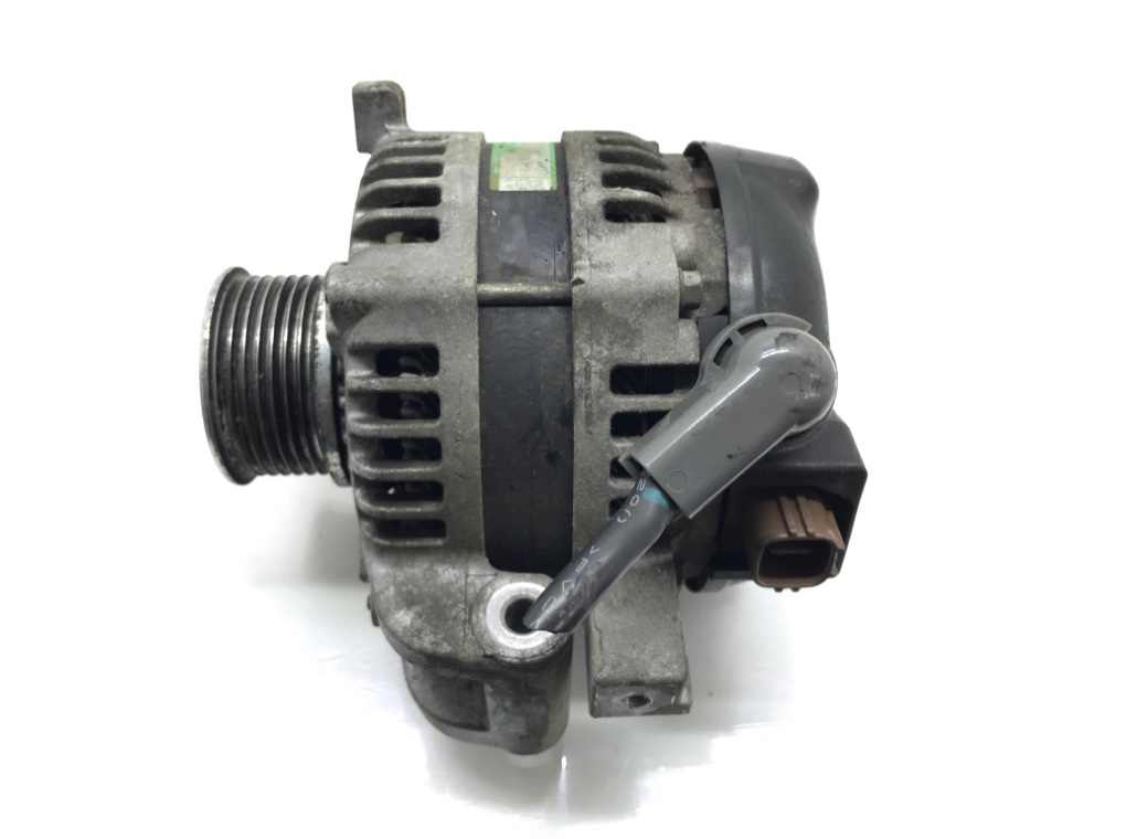 Генератор бу для Toyota Verso 1 2.0 D-4D, 2012 г.