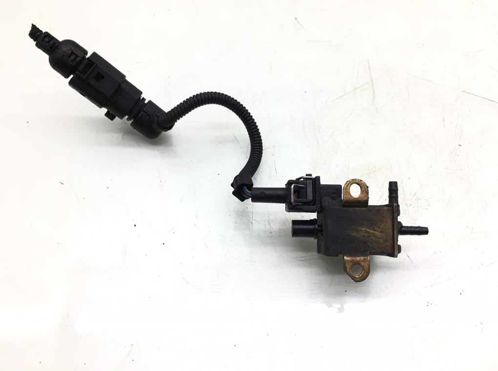 Клапан электромагнитный бу для Volkswagen Golf 4 1.8 Ti, 2001 г. Клапан электромагнитный бу для Volkswagen Golf 4 1.8 Ti, 2001 г.