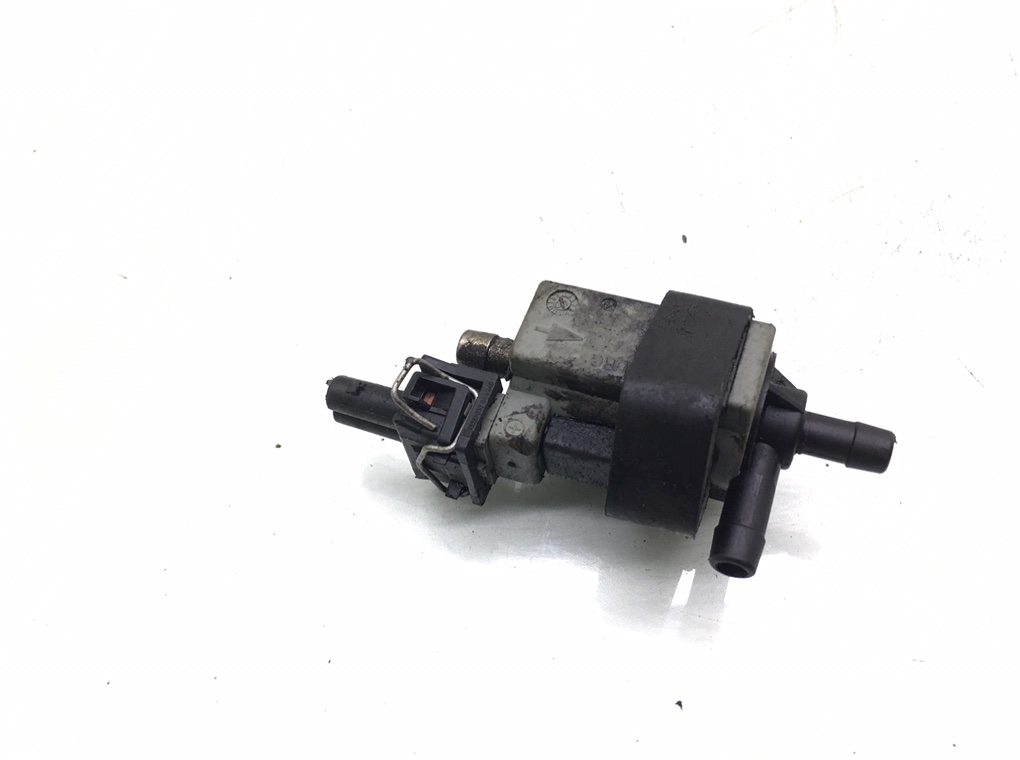 Клапан электромагнитный бу для Volkswagen Golf 4 1.8 Ti, 2001 г. Клапан электромагнитный бу для Volkswagen Golf 4 1.8 Ti, 2001 г.