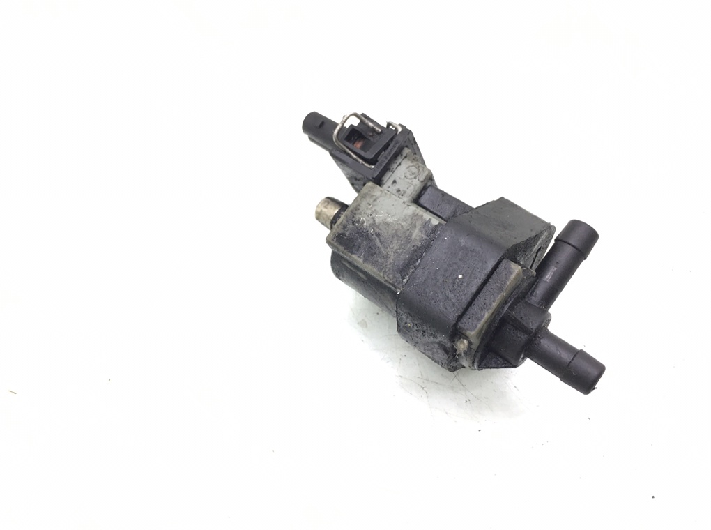 Клапан электромагнитный бу для Volkswagen Golf 4 1.8 Ti, 2001 г. Клапан электромагнитный бу для Volkswagen Golf 4 1.8 Ti, 2001 г.