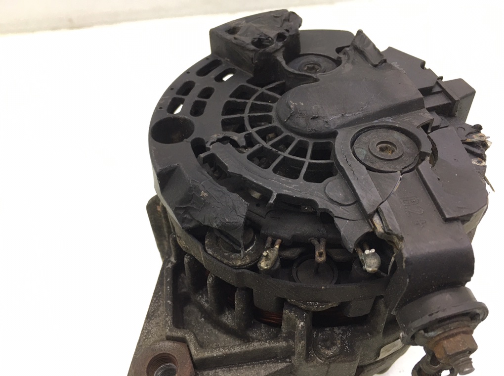 Генератор бу для Toyota Yaris XP9 1.0 i,  2006 г.