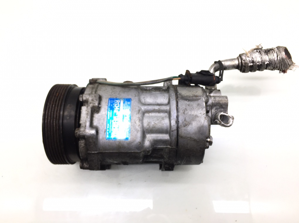 Компрессор кондиционера бу для Volkswagen Golf 4 1.6 i, 2002 г. Компрессор кондиционера бу для Volkswagen Golf 4 1.6 i, 2002 г.