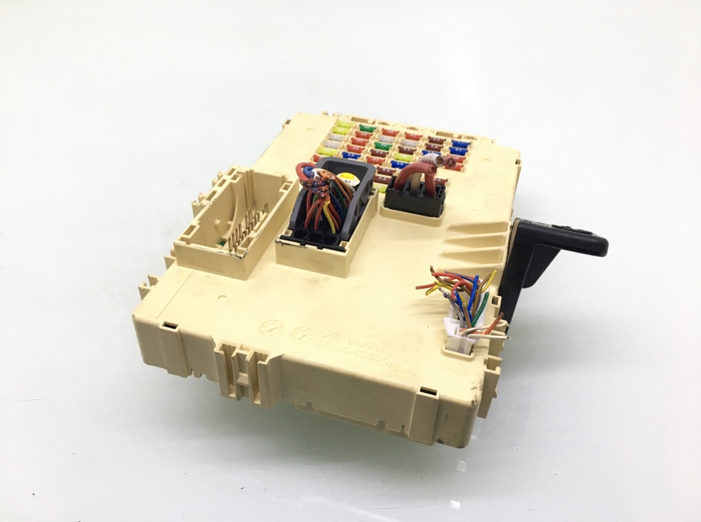 Блок предохранителей бу для Hyundai i40 1 1.7 CRDi, 2013 г. Блок предохранителей бу для Hyundai i40 1 1.7 CRDi, 2013 г.