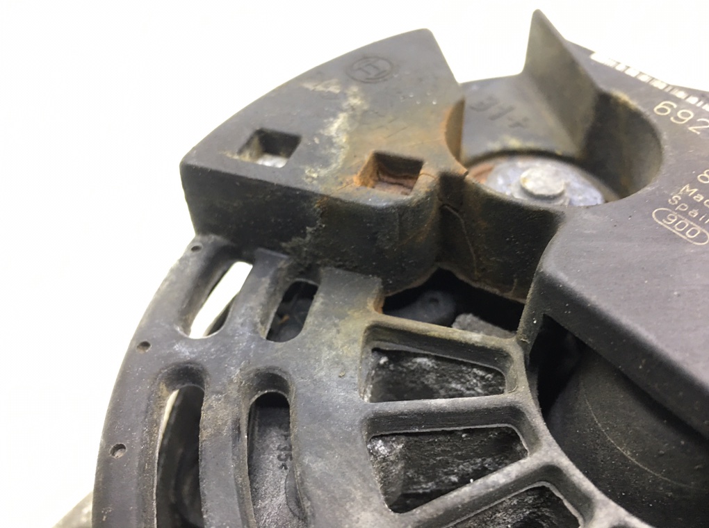 Генератор бу для Renault Clio 3 1.6 i,  2007 г.