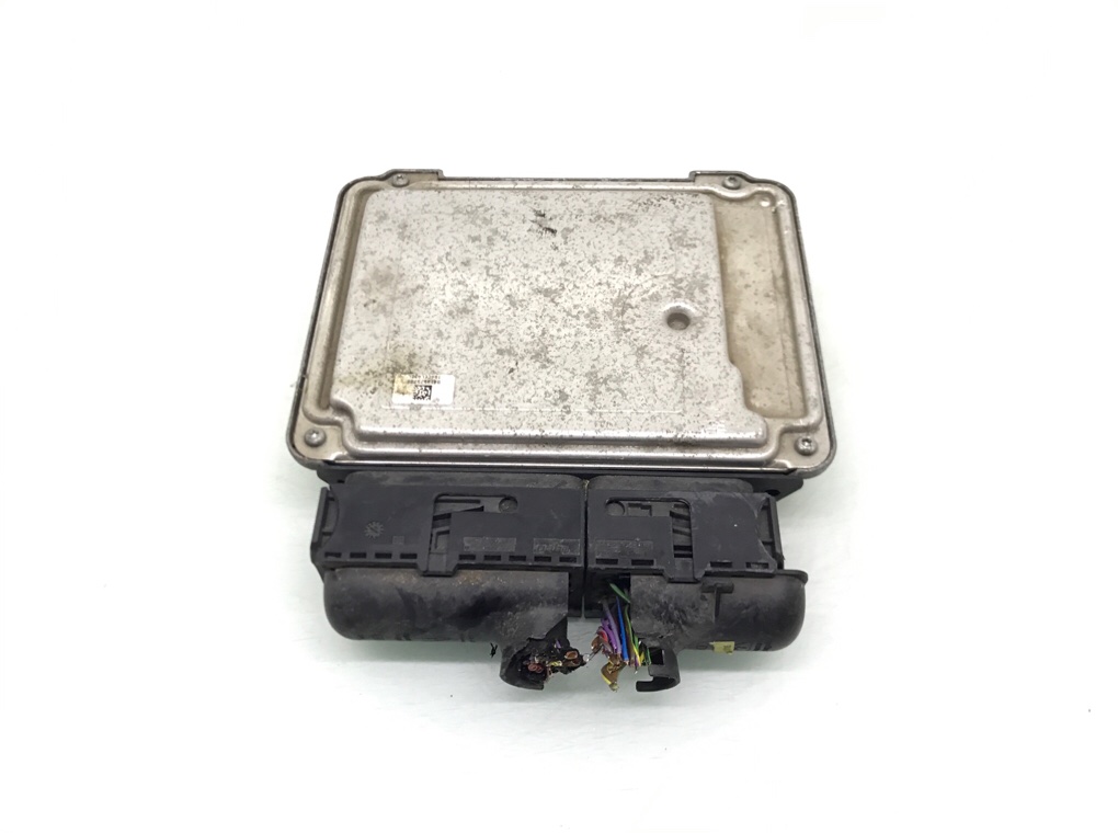 Блок управления двигателем бу для Volkswagen Golf 5 1.9 TDi, 2007 г. Блок управления двигателем бу для Volkswagen Golf 5 1.9 TDi, 2007 г.