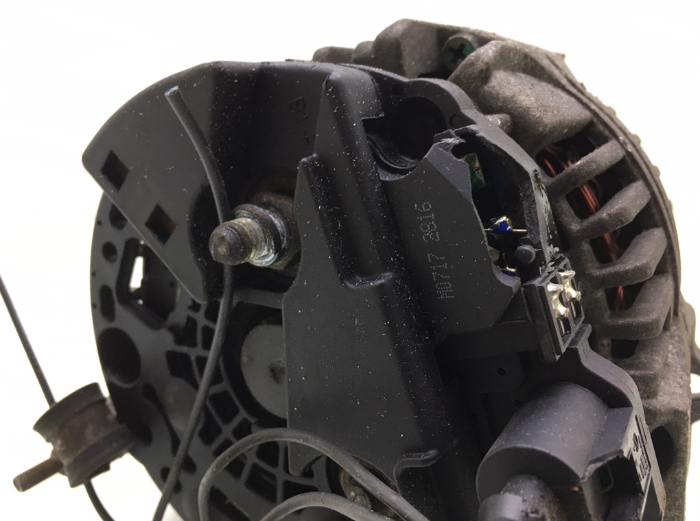 Генератор бу для Volkswagen Golf 4 1.6 i,  2003 г.