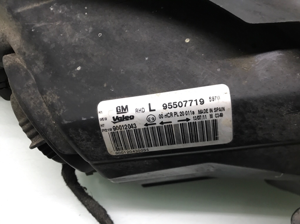 Фара левая бу для Opel Corsa D 1.0 i, 2011 г. Фара левая бу для Opel Corsa D 1.0 i, 2011 г.