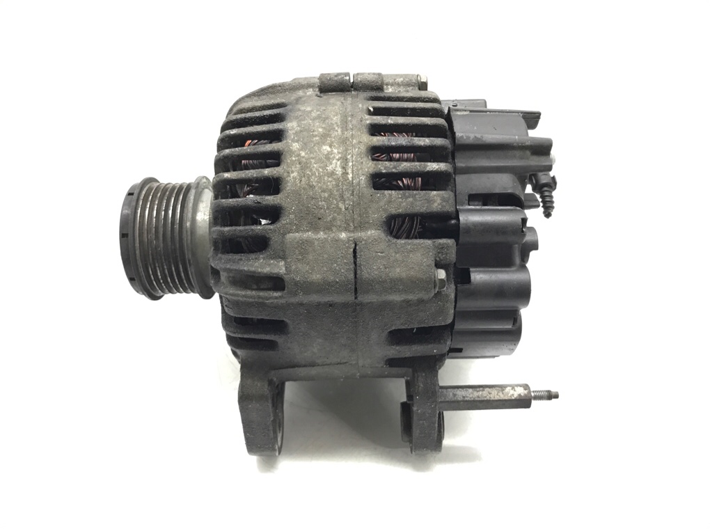 Генератор бу для Volkswagen Caddy 2.0 SDi, 2008 г. Генератор бу для Volkswagen Caddy 2.0 SDi, 2008 г.