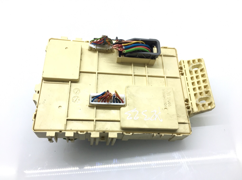 Блок предохранителей бу для Kia Ceed 2 1.6 GDi, 2012 г. Блок предохранителей бу для Kia Ceed 2 1.6 GDi, 2012 г.