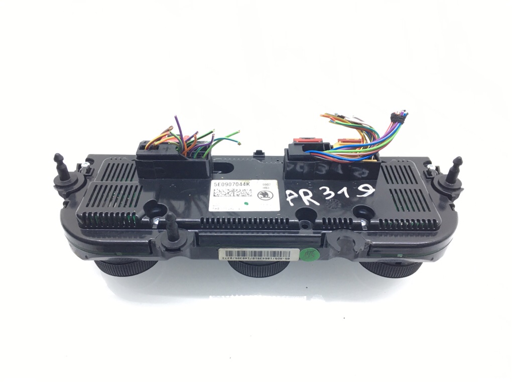 Блок управления печки/климат-контроля бу для Skoda Octavia A7 1.6 TDi, 2014 г. Блок управления печки/климат-контроля бу для Skoda Octavia A7 1.6 TDi, 2014 г.