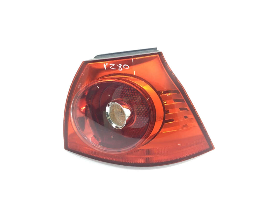 Фонарь задний правый бу для Volkswagen Golf 5 1.6 FSI, 2006 г.