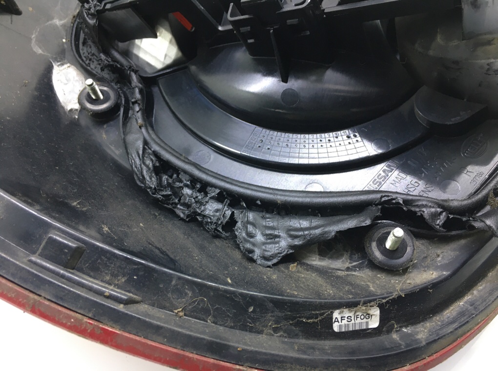 Фонарь задний правый бу для Nissan Almera N16 1.5 i,  2005 г.