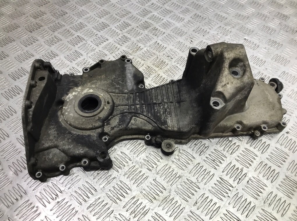 Крышка двигателя передняя бу для Volkswagen Polo 4 1.2 i, 2002 г. Крышка двигателя передняя бу для Volkswagen Polo 4 1.2 i, 2002 г.