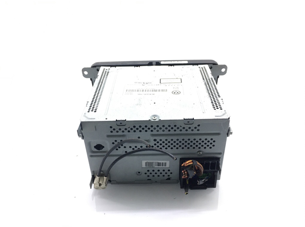 Магнитола бу для Volkswagen Touran 2.0 TDi, 2011 г. Магнитола бу для Volkswagen Touran 2.0 TDi, 2011 г.