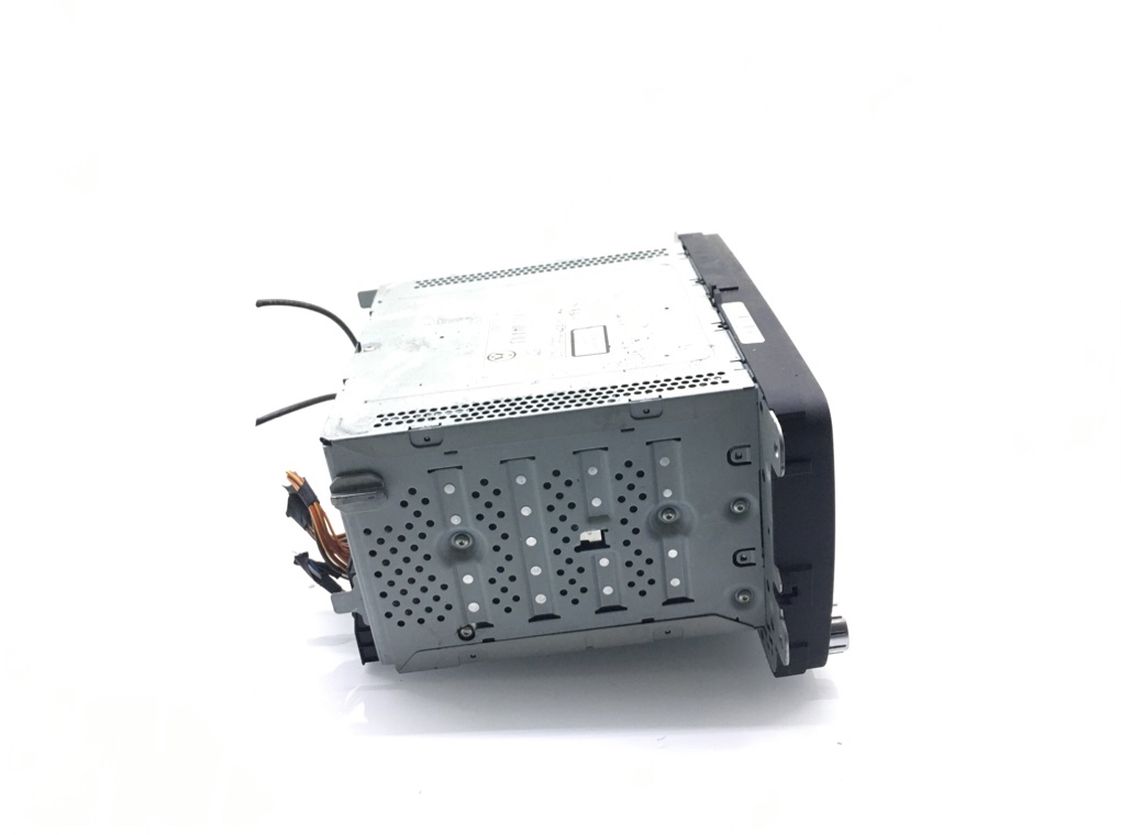 Магнитола бу для Volkswagen Touran 2.0 TDi, 2011 г. Магнитола бу для Volkswagen Touran 2.0 TDi, 2011 г.