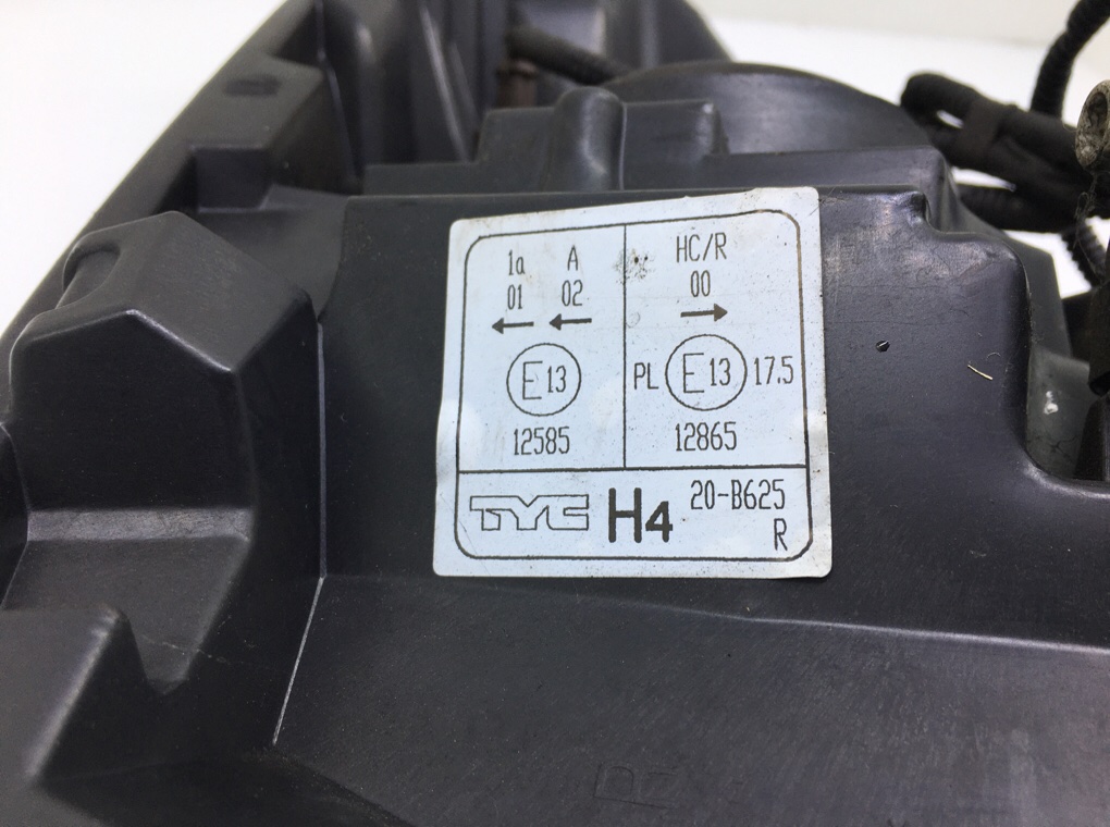 Фара правая бу для Citroen C1 1 1.0 i,  2012 г.