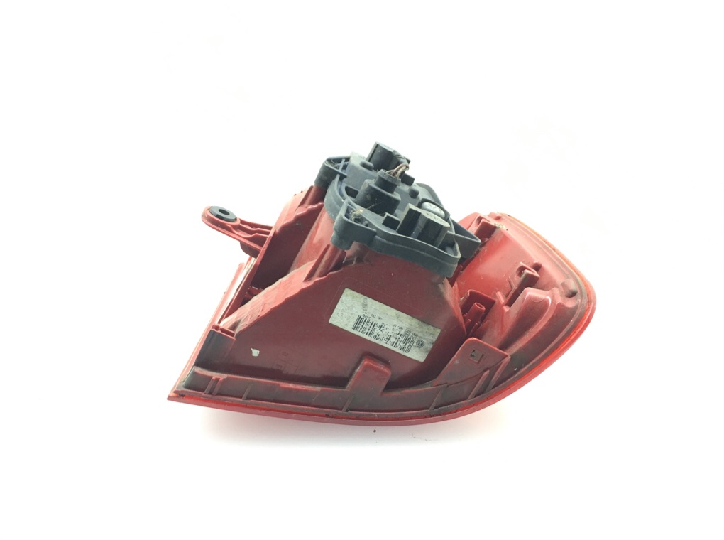 Фонарь задний левый бу для Volkswagen Touran  2.0 TDi,  2011 г.