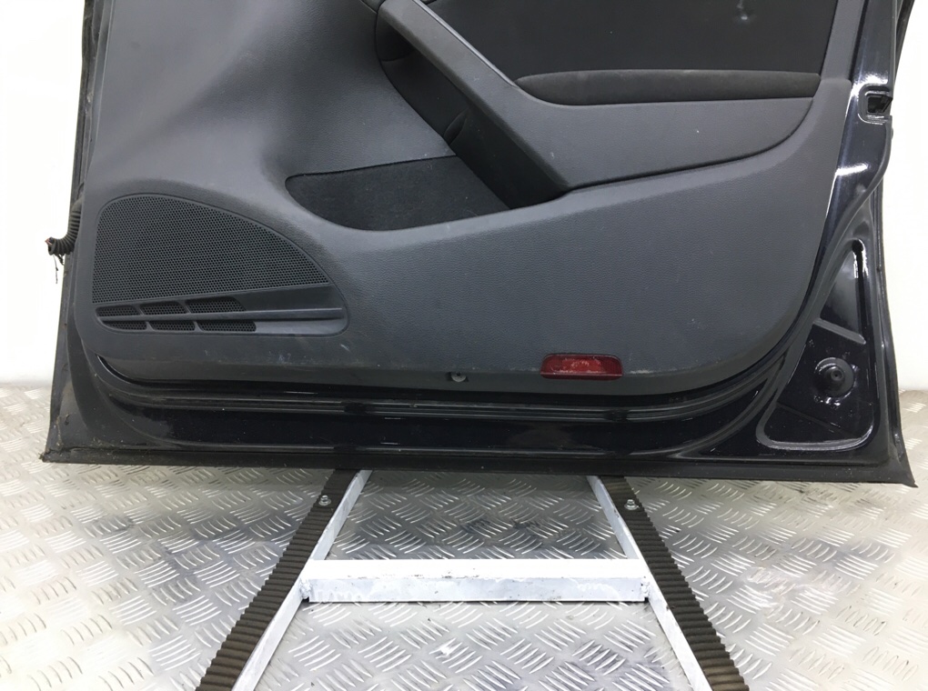 Дверь передняя правая бу для Volkswagen Golf 6 2.0 TDi, 2008 г. Дверь передняя правая бу для Volkswagen Golf 6 2.0 TDi, 2008 г.