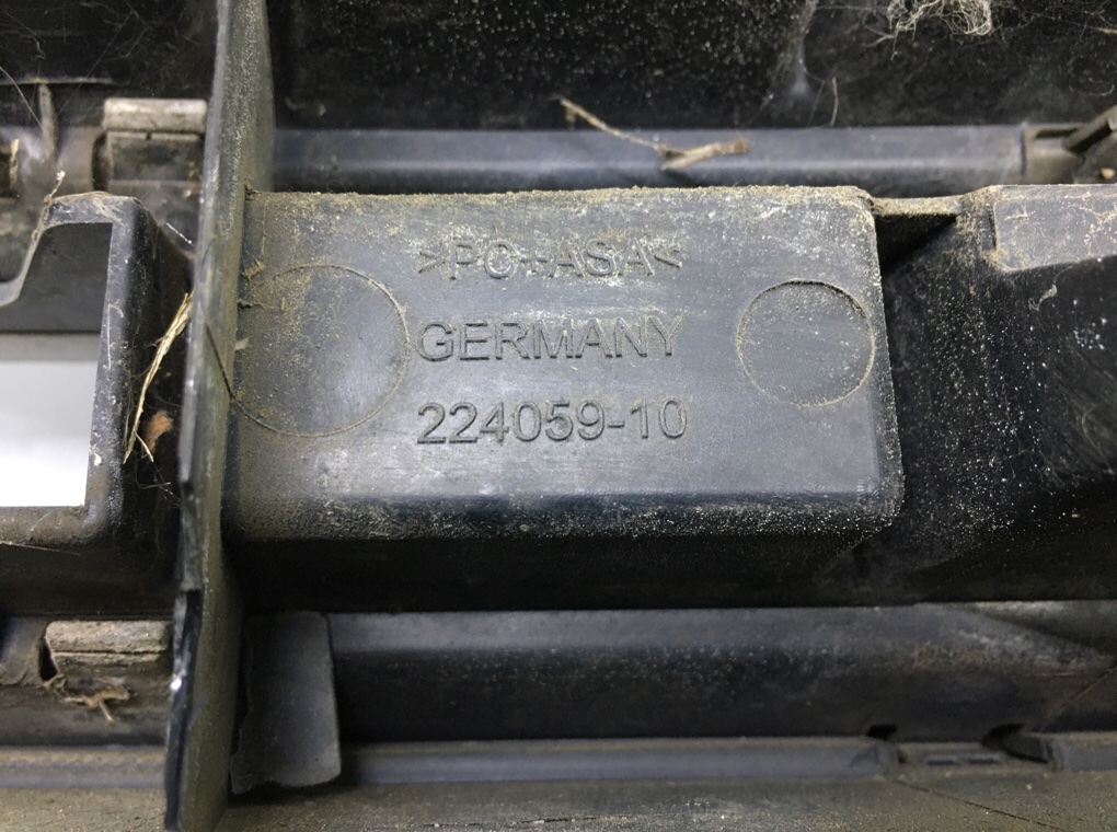 Решетка радиатора бу для Mini Cooper Countryman R60 1.6 TD, 2011 г. Решетка радиатора бу для Mini Cooper Countryman R60 1.6 TD, 2011 г.