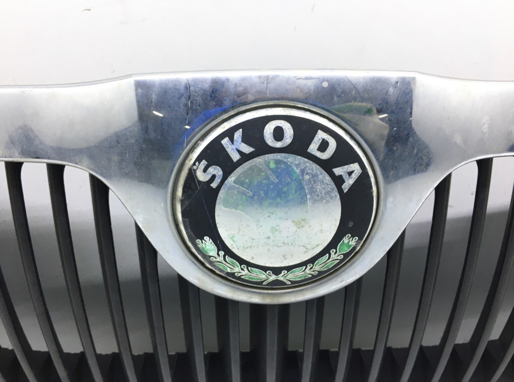 Решетка радиатора бу для Skoda Octavia A5 1.4 i, 2004 г. Решетка радиатора бу для Skoda Octavia A5 1.4 i, 2004 г.