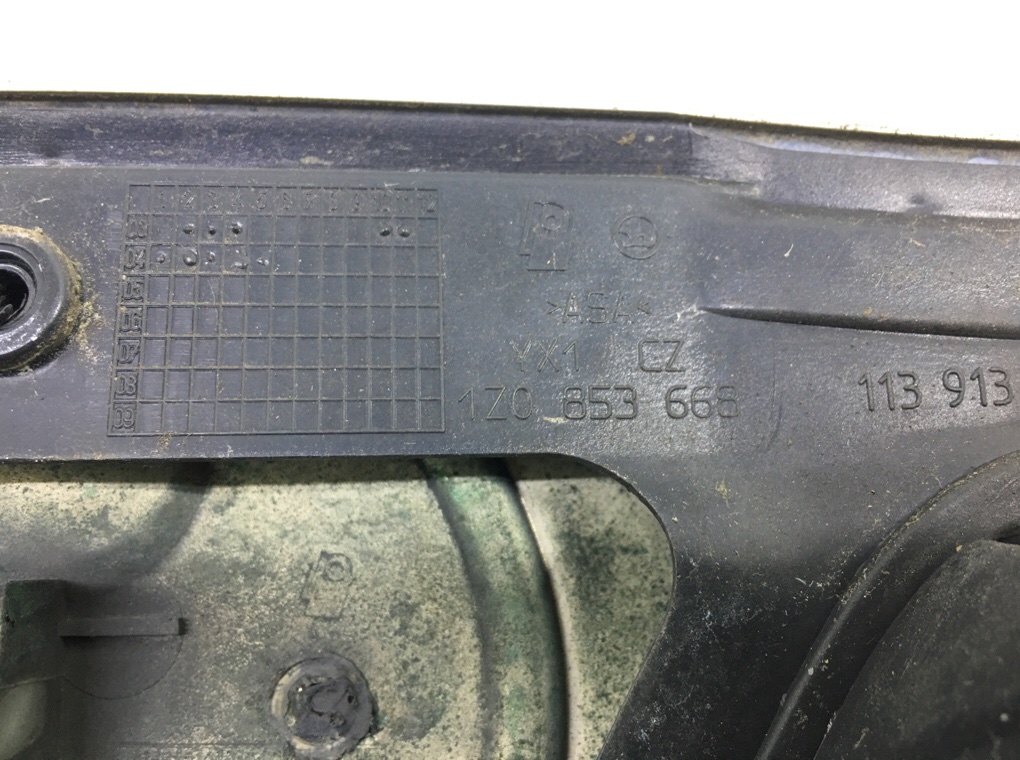 Решетка радиатора бу для Skoda Octavia A5 1.4 i, 2004 г. Решетка радиатора бу для Skoda Octavia A5 1.4 i, 2004 г.