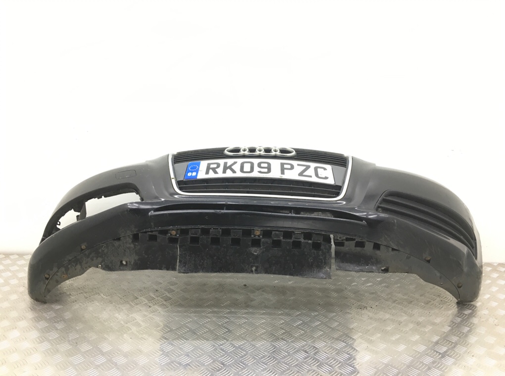 Бампер передний бу для Audi A3 8P 1.9 TDi,  2009 г.