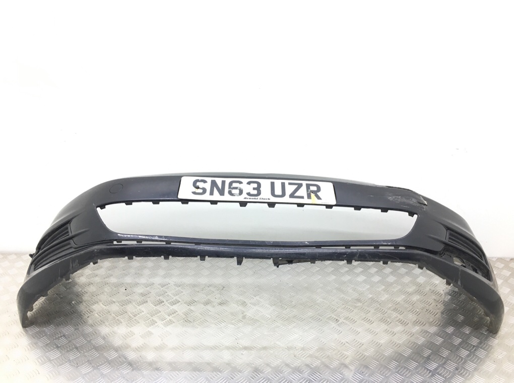 Бампер передний бу для Volkswagen Golf 7 1.6 TDi,  2013 г.