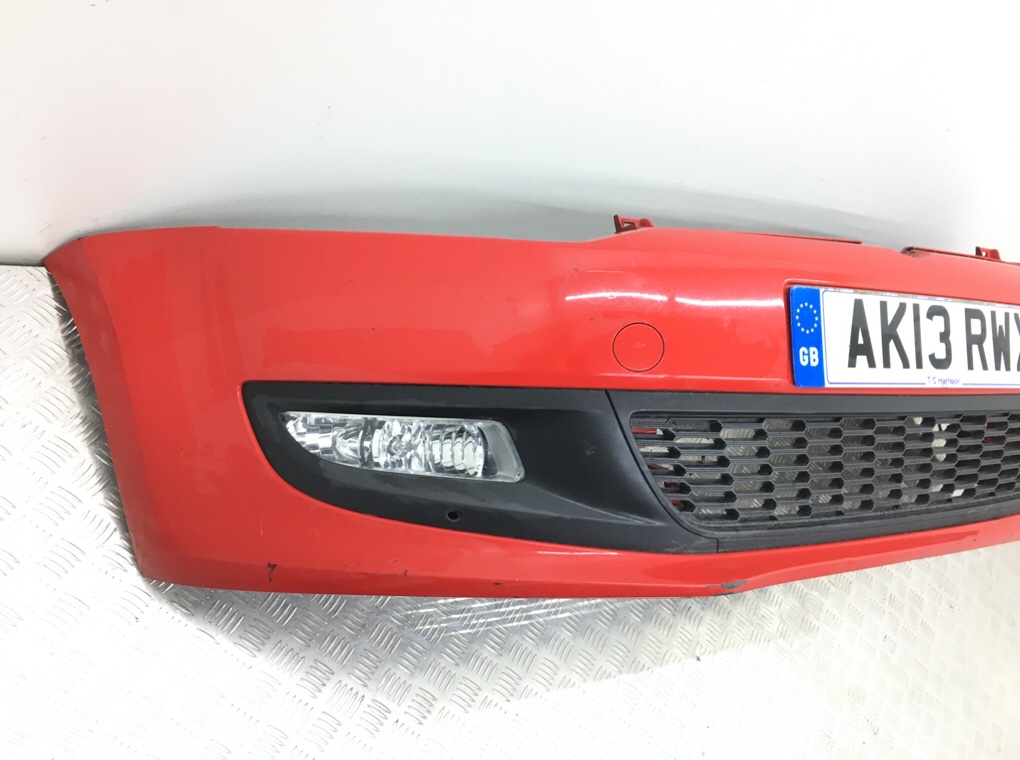 Бампер передний бу для Volkswagen Polo 5 1.2 i,  2013 г.