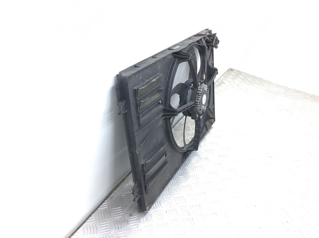 Вентилятор радиатора бу для Volkswagen Golf 6 1.6 TDi,  2011 г.