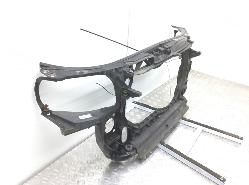 Панель передняя (телевизор) бу для Audi A4 B7 2.0 TDi, 2007 г. Панель передняя (телевизор) бу для Audi A4 B7 2.0 TDi, 2007 г.