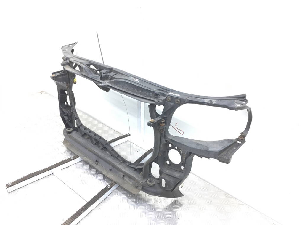 Панель передняя (телевизор) бу для Audi A4 B7 2.0 TDi, 2007 г. Панель передняя (телевизор) бу для Audi A4 B7 2.0 TDi, 2007 г.