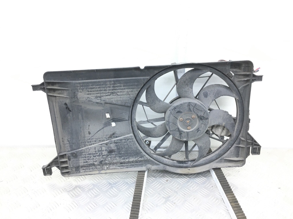 Вентилятор радиатора бу для Ford Focus 2 1.8 i,  2007 г.