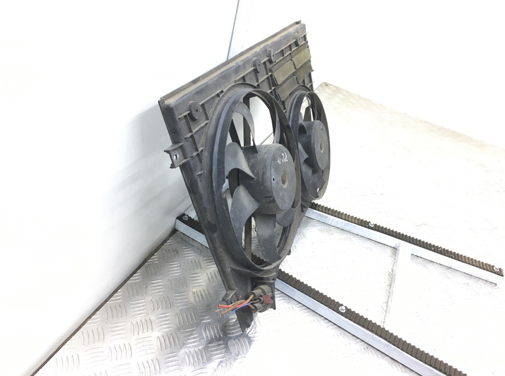 Вентилятор радиатора бу для Volkswagen Golf 6 2.0 TDi, 2011 г. Вентилятор радиатора бу для Volkswagen Golf 6 2.0 TDi, 2011 г.