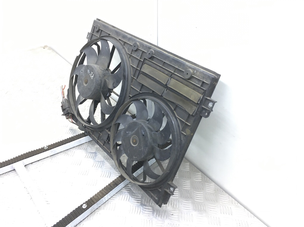 Вентилятор радиатора бу для Volkswagen Golf 6 2.0 TDi, 2011 г. Вентилятор радиатора бу для Volkswagen Golf 6 2.0 TDi, 2011 г.