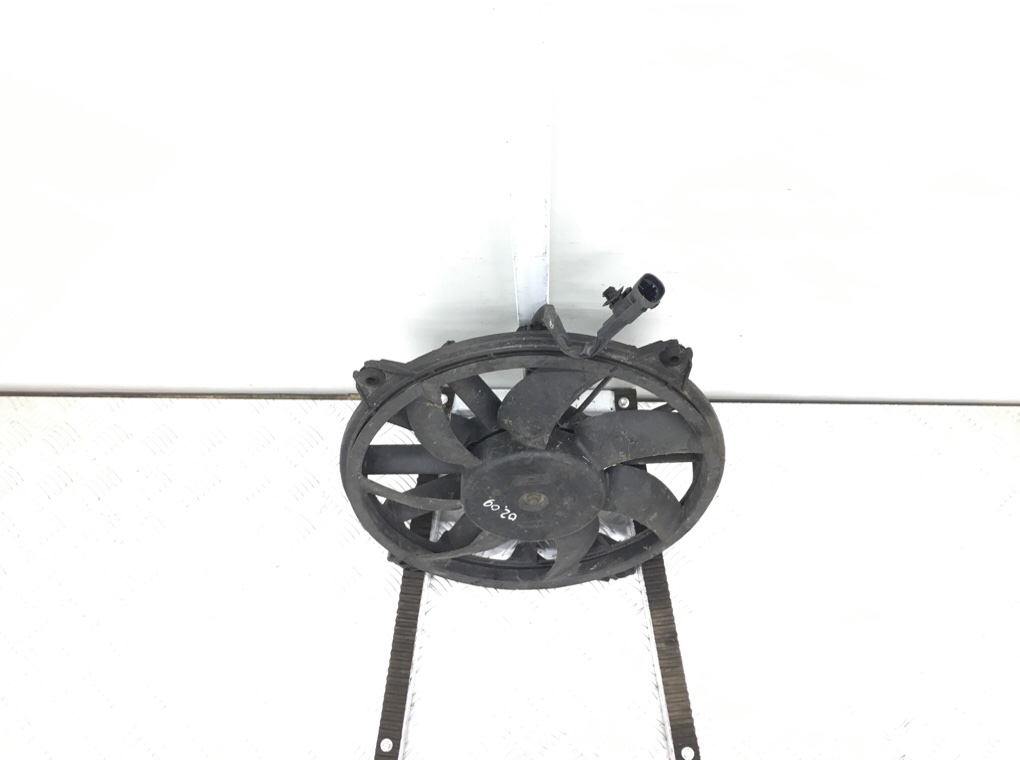 Вентилятор радиатора бу для Peugeot 3008  1.6 HDi,  2010 г.