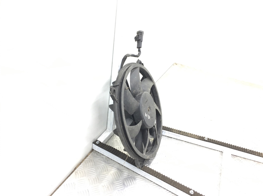 Вентилятор радиатора бу для Peugeot 3008  1.6 HDi,  2010 г.