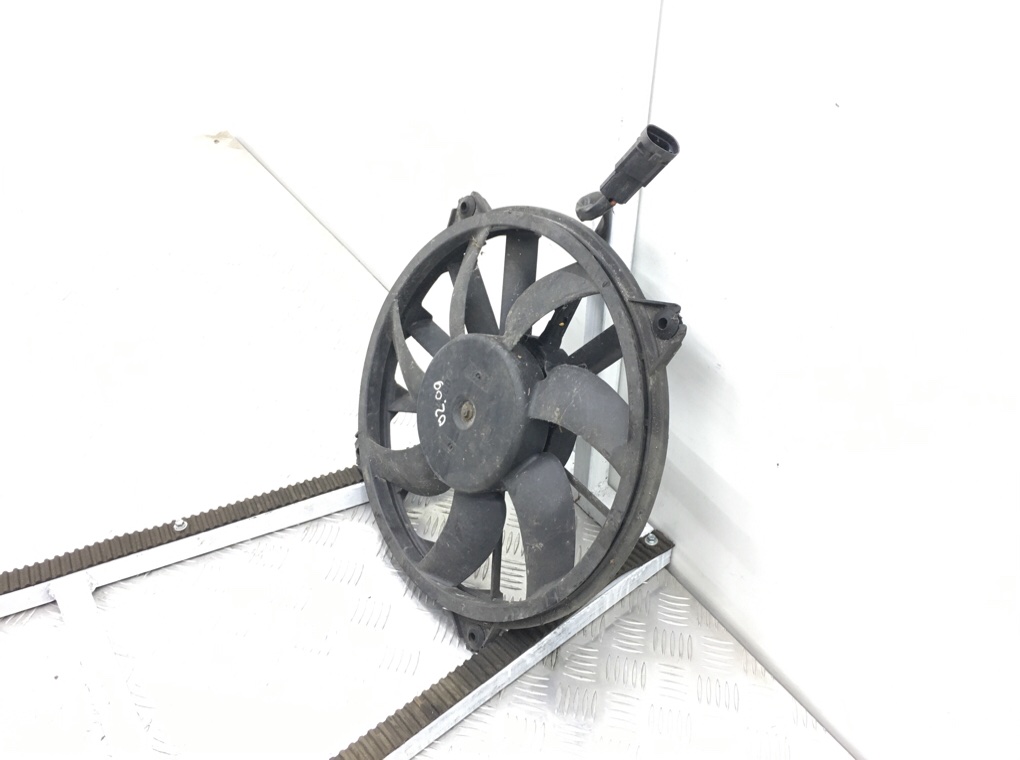 Вентилятор радиатора бу для Peugeot 3008  1.6 HDi,  2010 г.