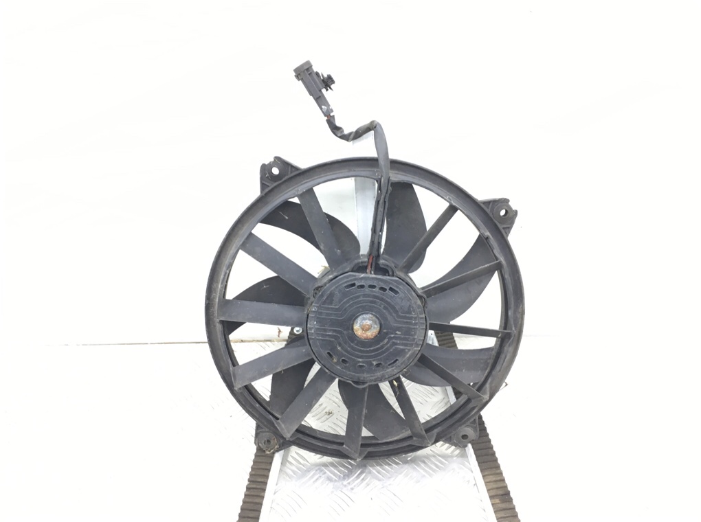 Вентилятор радиатора бу для Peugeot 3008  1.6 HDi,  2010 г.