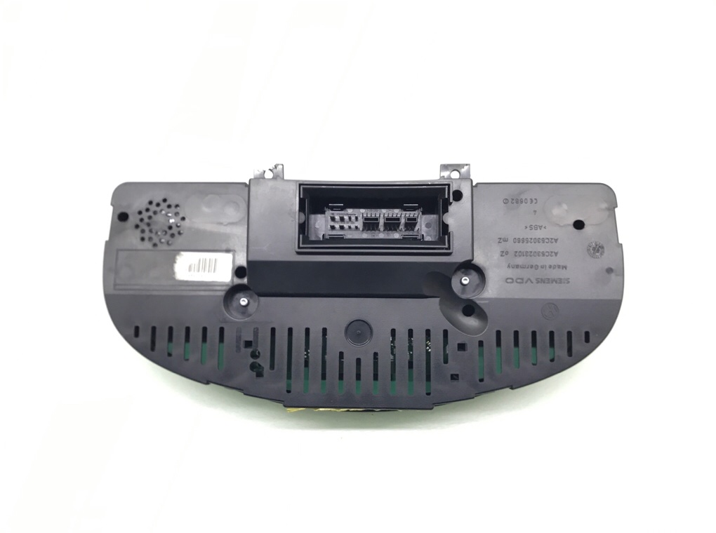 Щиток приборов (приборная панель) бу для Volkswagen Golf 5 1.4 i, 2006 г. Щиток приборов (приборная панель) бу для Volkswagen Golf 5 1.4 i, 2006 г.