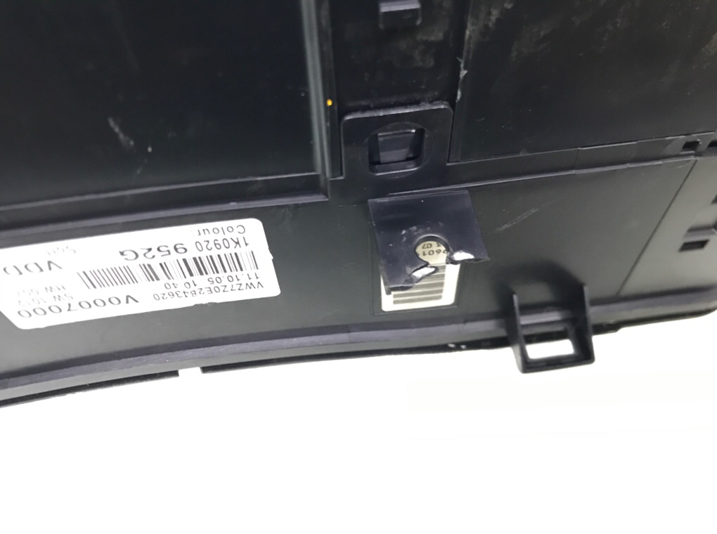 Щиток приборов (приборная панель) бу для Volkswagen Golf 5 1.4 i, 2006 г. Щиток приборов (приборная панель) бу для Volkswagen Golf 5 1.4 i, 2006 г.