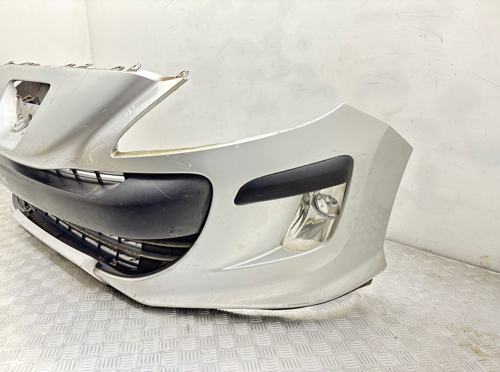 Бампер передний бу для Peugeot 308 T7 1.6 HDi, 2010 г. Бампер передний бу для Peugeot 308 T7 1.6 HDi, 2010 г.