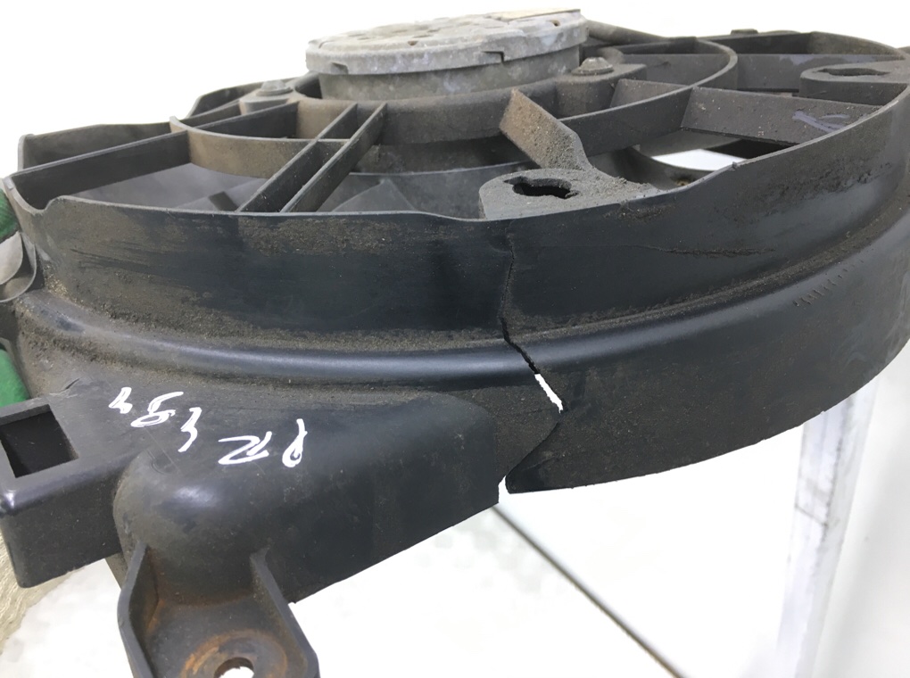 Вентилятор радиатора бу для Opel Astra H 1.9 CDTi, 2008 г. Вентилятор радиатора бу для Opel Astra H 1.9 CDTi, 2008 г.