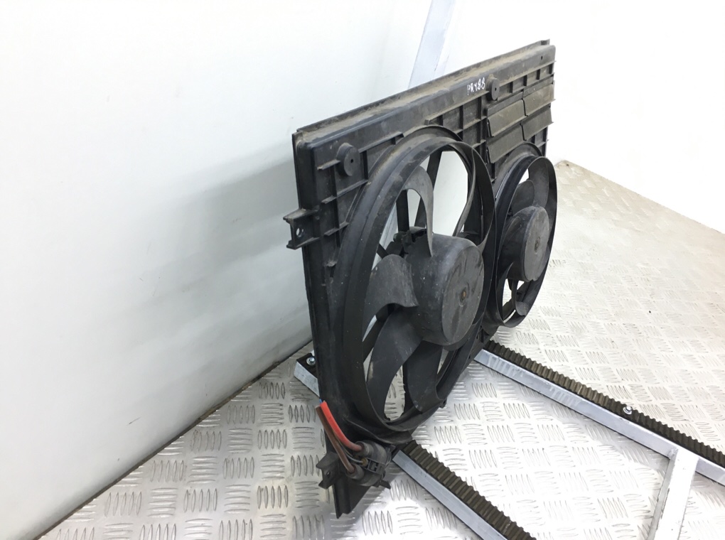 Вентилятор радиатора бу для Volkswagen Golf 5 2.0 TDi, 2004 г. Вентилятор радиатора бу для Volkswagen Golf 5 2.0 TDi, 2004 г.