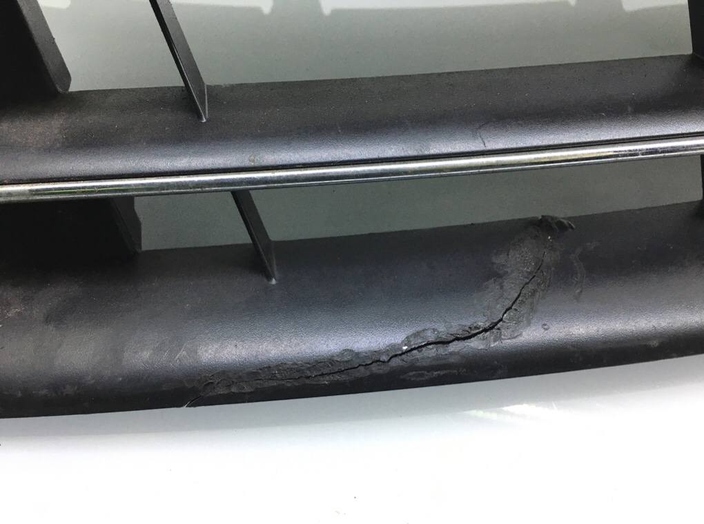 Решетка радиатора бу для Volkswagen Polo 5 1.4 i, 2009 г. Решетка радиатора бу для Volkswagen Polo 5 1.4 i, 2009 г.