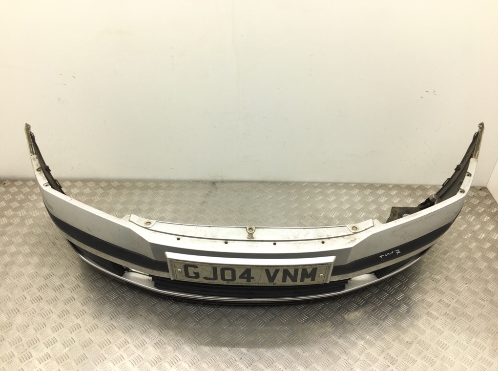 Бампер передний бу для Skoda Octavia A5 1.4 i,  2004 г.