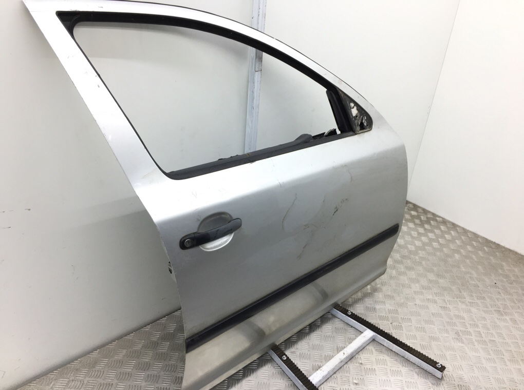 Дверь передняя правая бу для Skoda Octavia A5 1.4 i, 2004 г. Дверь передняя правая бу для Skoda Octavia A5 1.4 i, 2004 г.