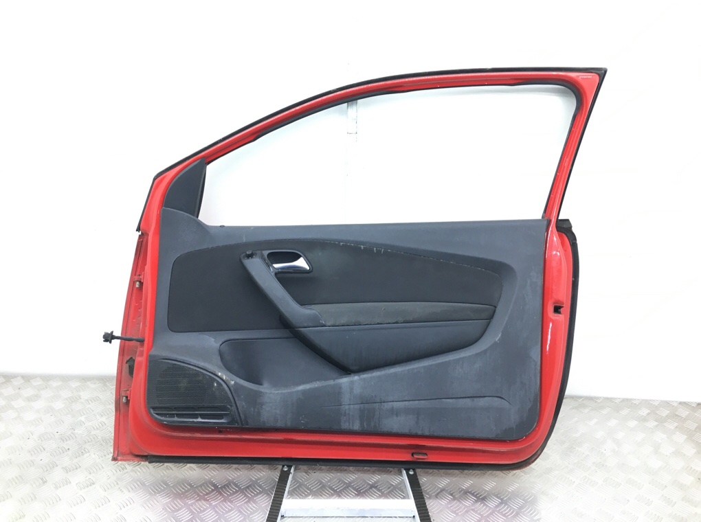 Дверь передняя правая бу для Volkswagen Polo 5 1.2 i, 2013 г. Дверь передняя правая бу для Volkswagen Polo 5 1.2 i, 2013 г.