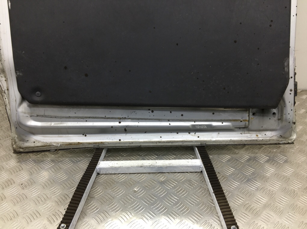 Дверь сдвижная левая бу для Toyota Estima 1 2.2 TD,  1997 г.