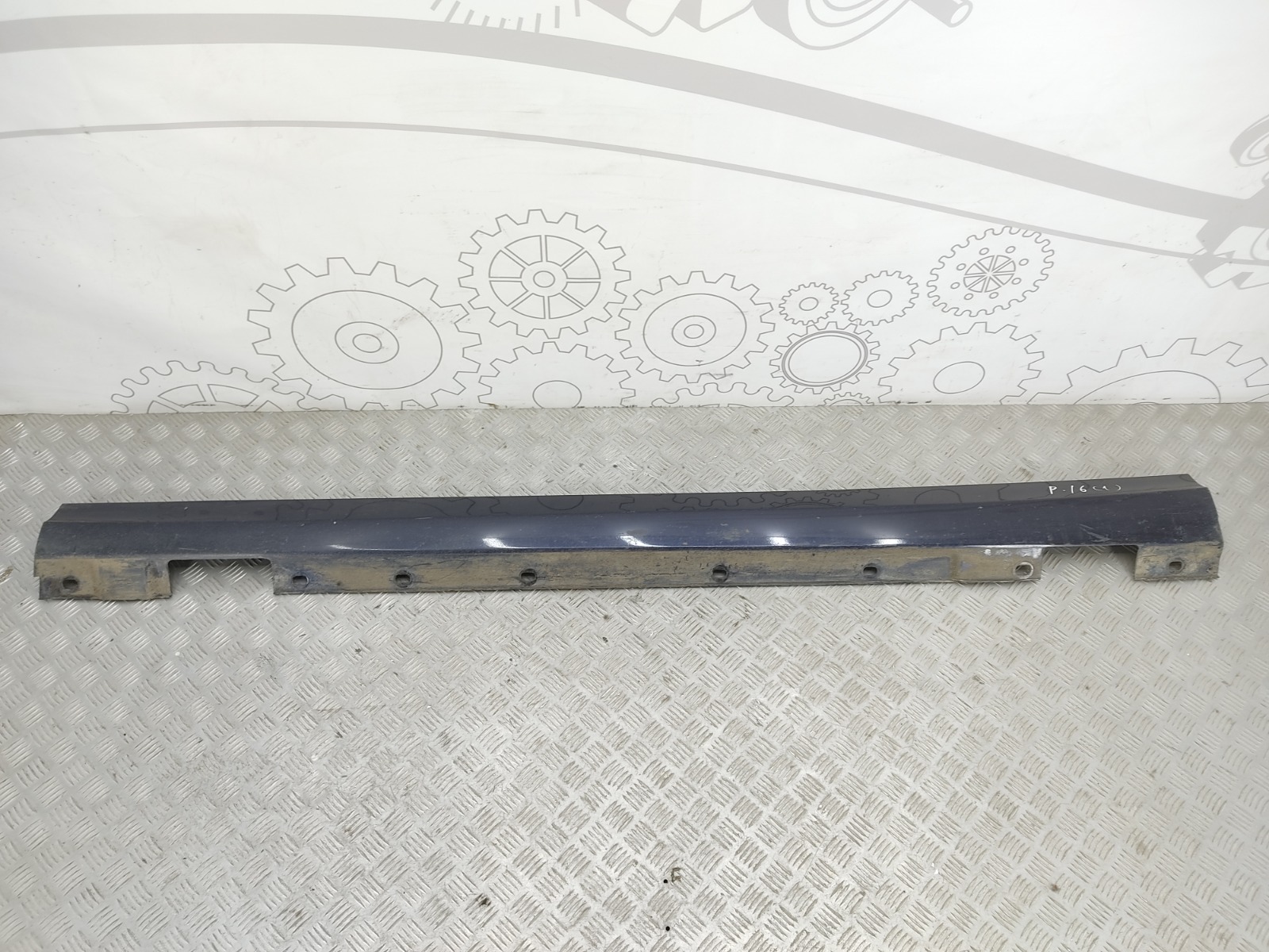 Накладка на порог бу для Mercedes C W204 2.2 CDi, 2007 г.